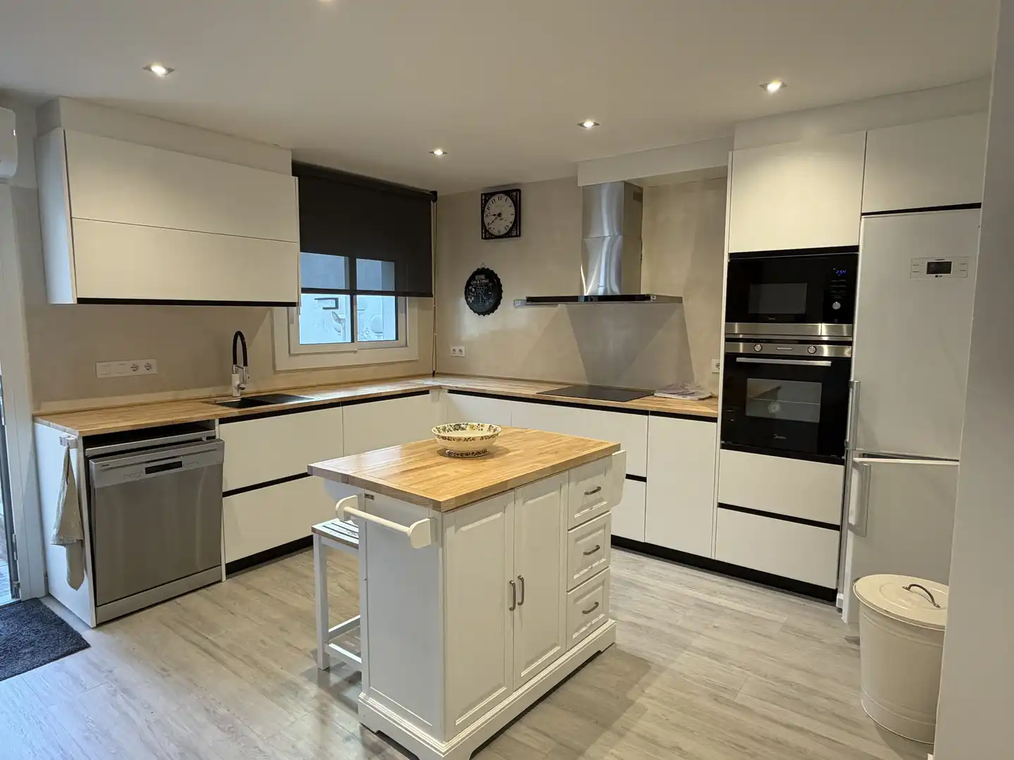 Cocina de Apartamento de alquiler en Palamós con Calefacción, TV y Alarma