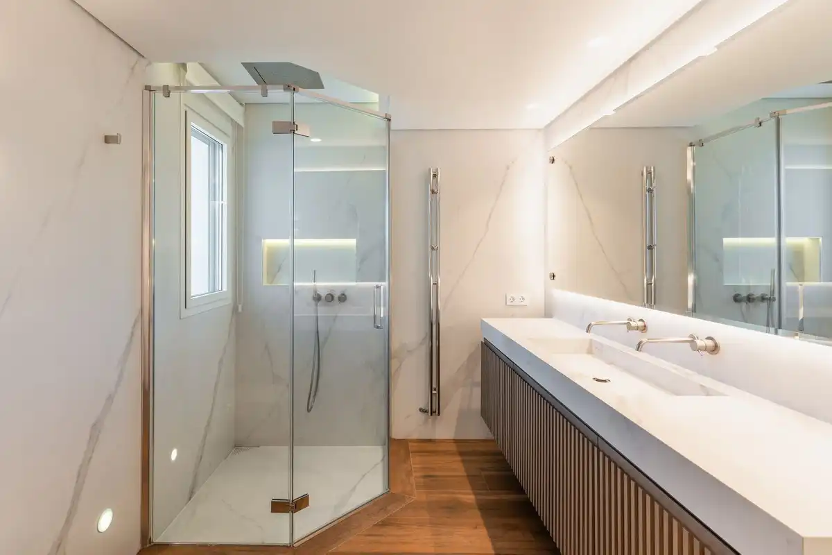 Baño de Apartamento en venta en Milla de Oro