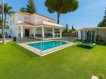 Chalet con piscina en venta en San Pedro de Alcántara
