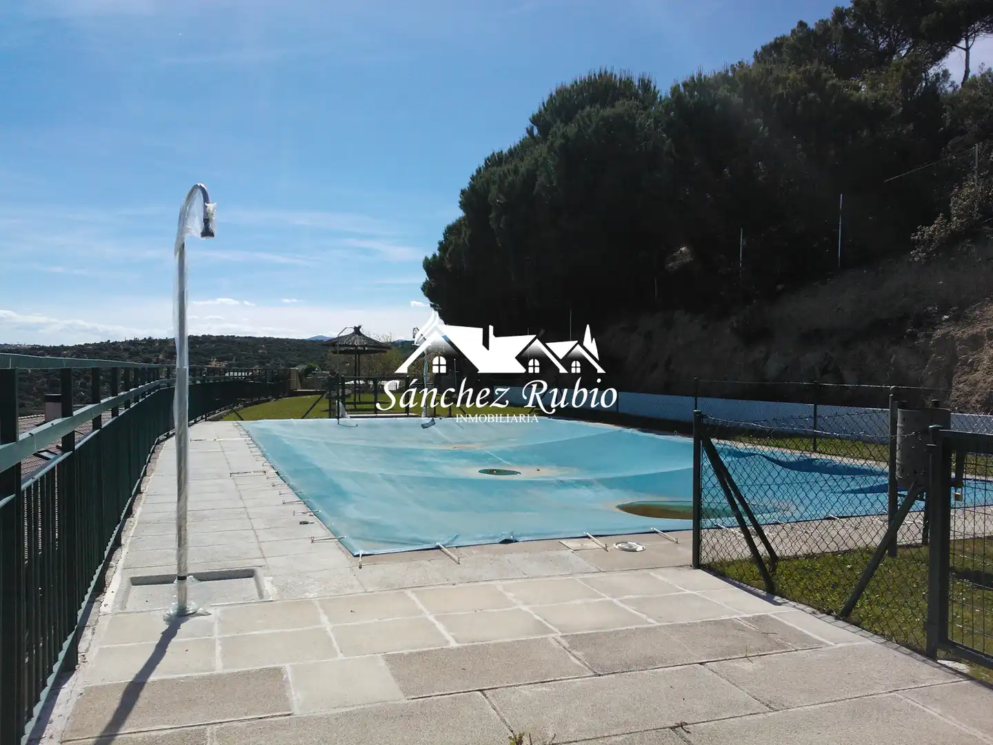 Piscina de Casa adosada en venda en Galapagar amb Calefacció, Jardí privat i Parquet