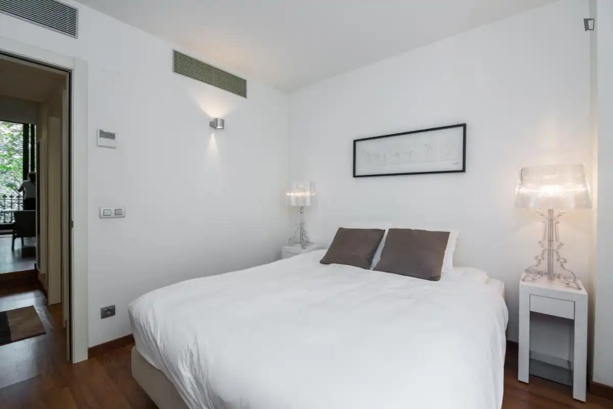 Schlafzimmer von Wohnungen zur Miete in Barcelona mit Klimaanlage, Heizung und Möbliert