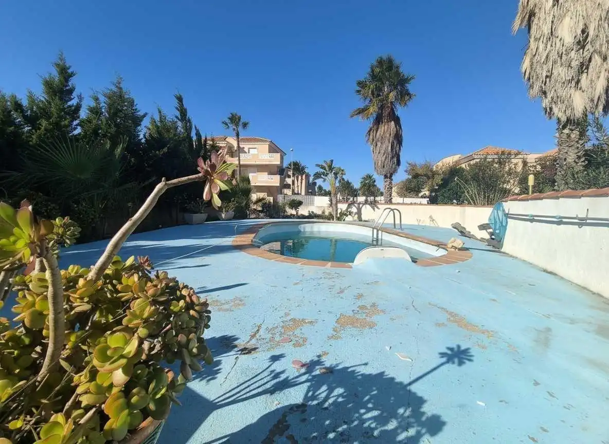 Schwimmbecken von Residential zum Verkauf in Deltebre