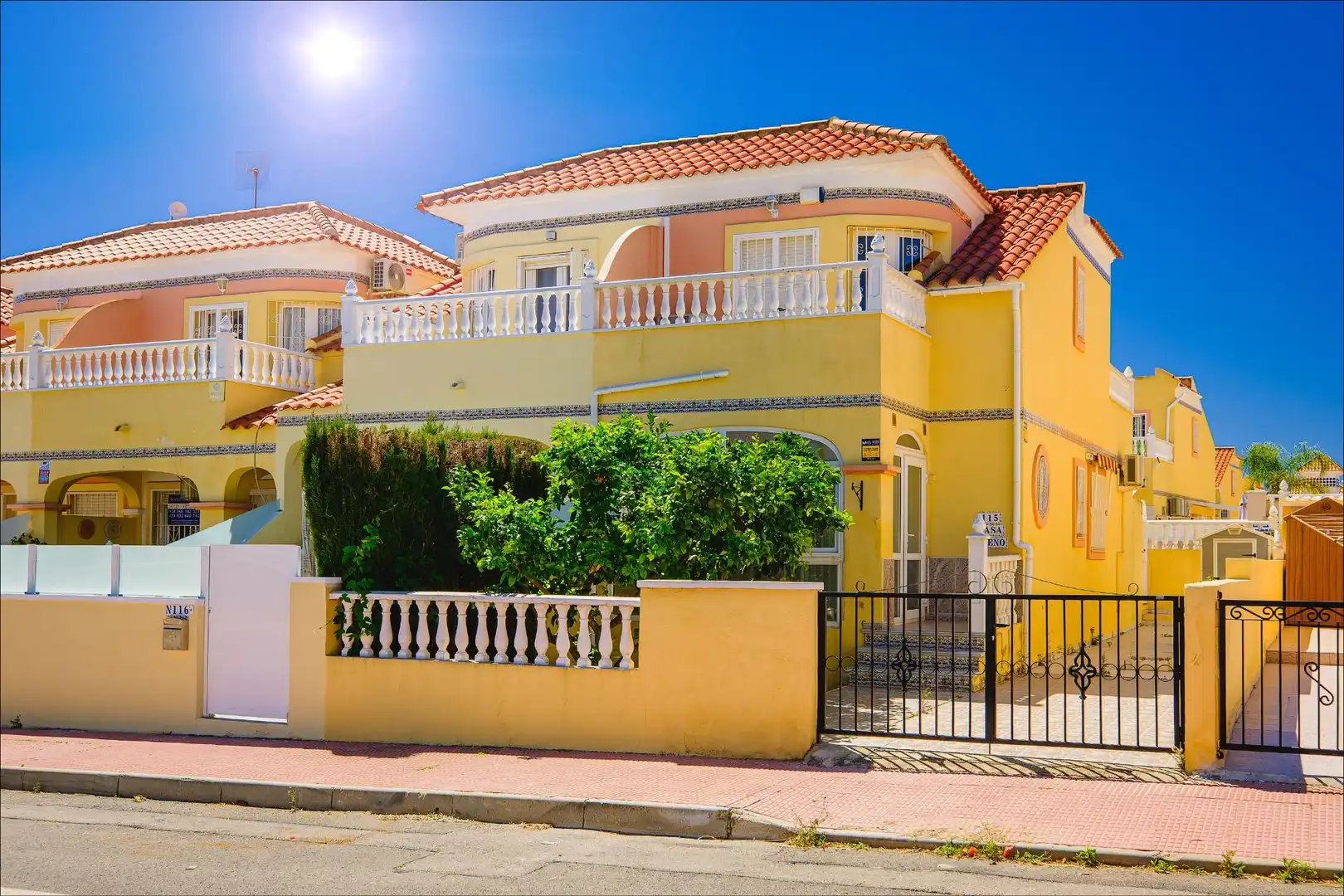 Exterior view of Detached homes for sale in Torrevieja  with Terrace