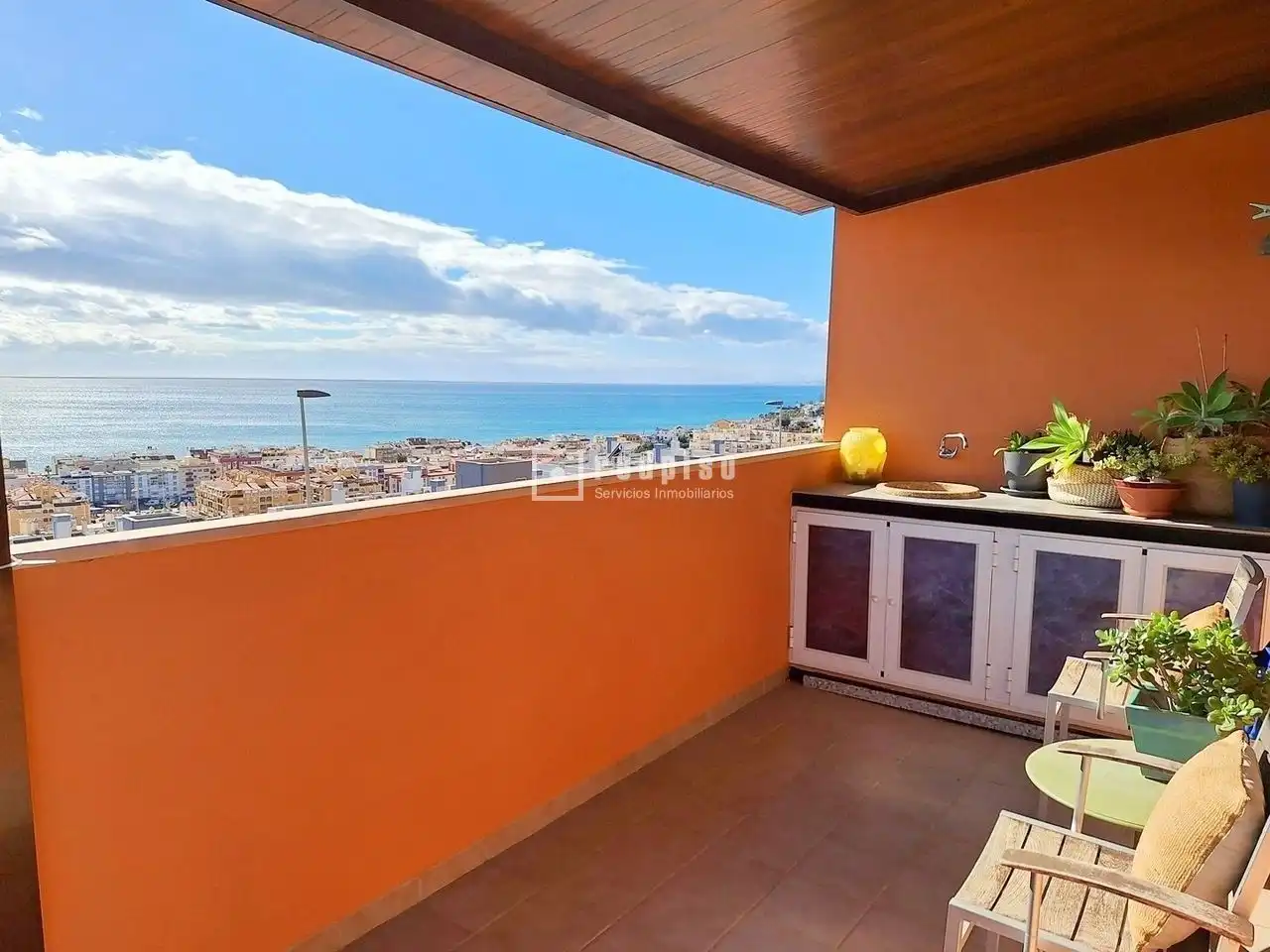 Vista exterior de Ático en venta en Rincón de la Victoria con Aire acondicionado, Calefacción y Jardín privado