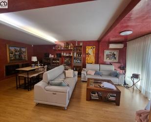 Sala d'estar de Casa adosada en venda en Getafe amb Terrassa