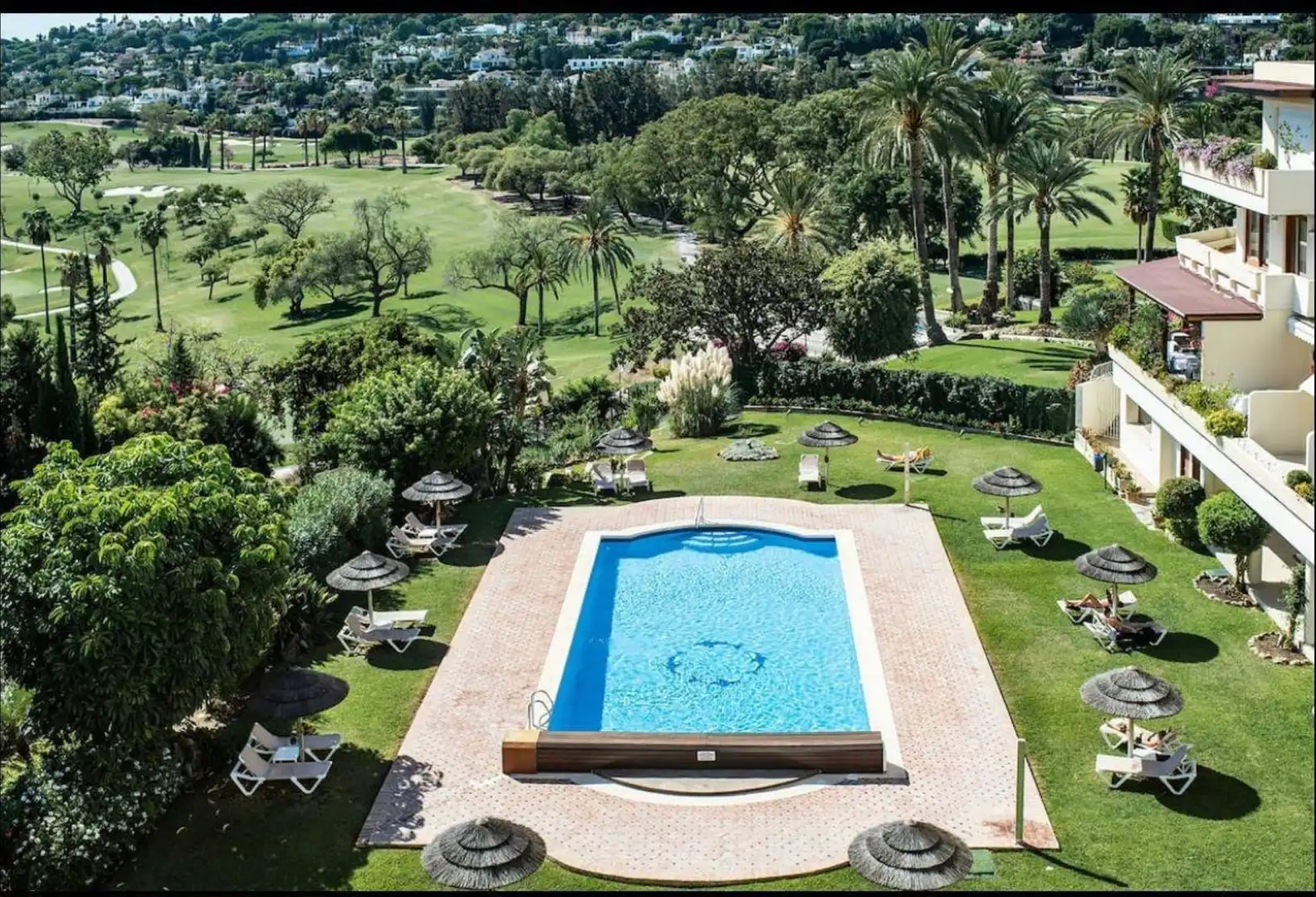 Jardí de Estudi en venda en Marbella amb Aire condicionat, Moblat i Piscina comunitària