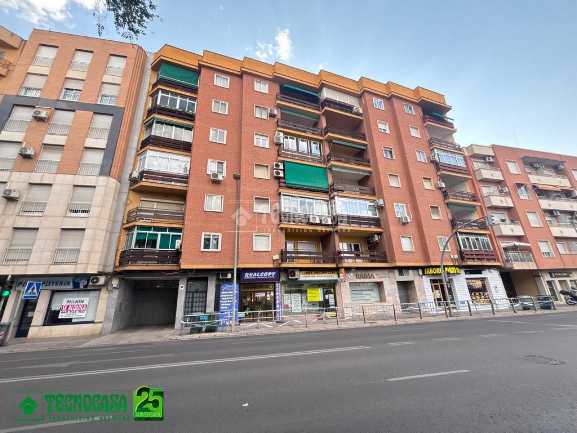 Vista exterior de Pis en venda en Ciudad Real Capital amb Calefacció i Terrassa