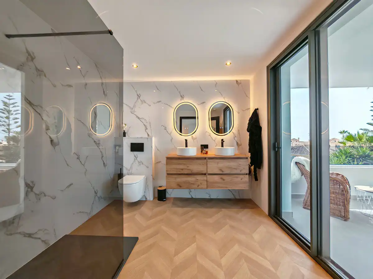 Chalet con piscina en venta en Elviria - Cabopino, imagen 11