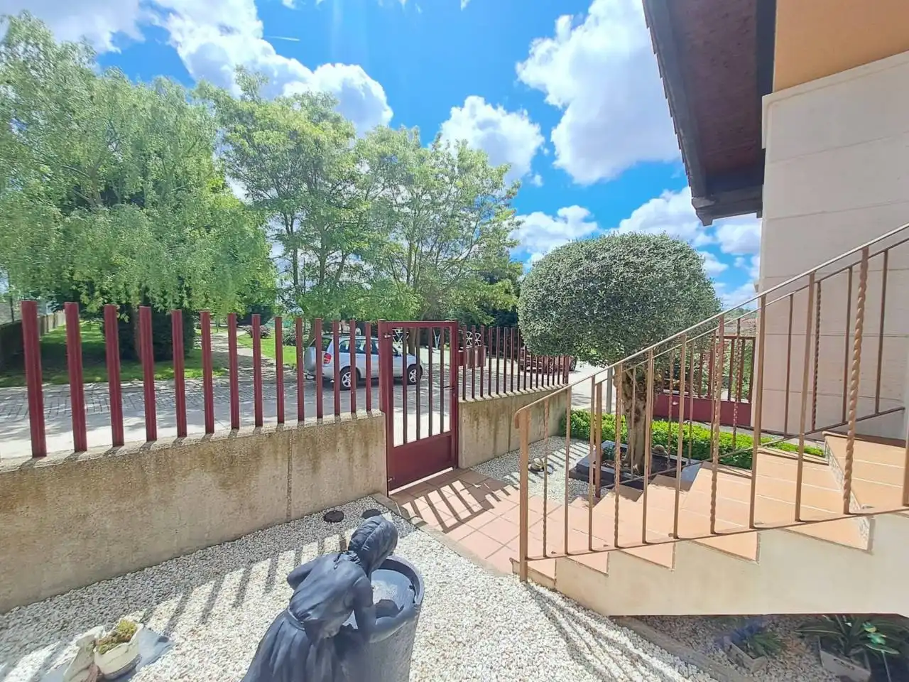 Vista exterior de Casa adosada en venda en Villagonzalo Pedernales amb Calefacció, Jardí privat i Terrassa