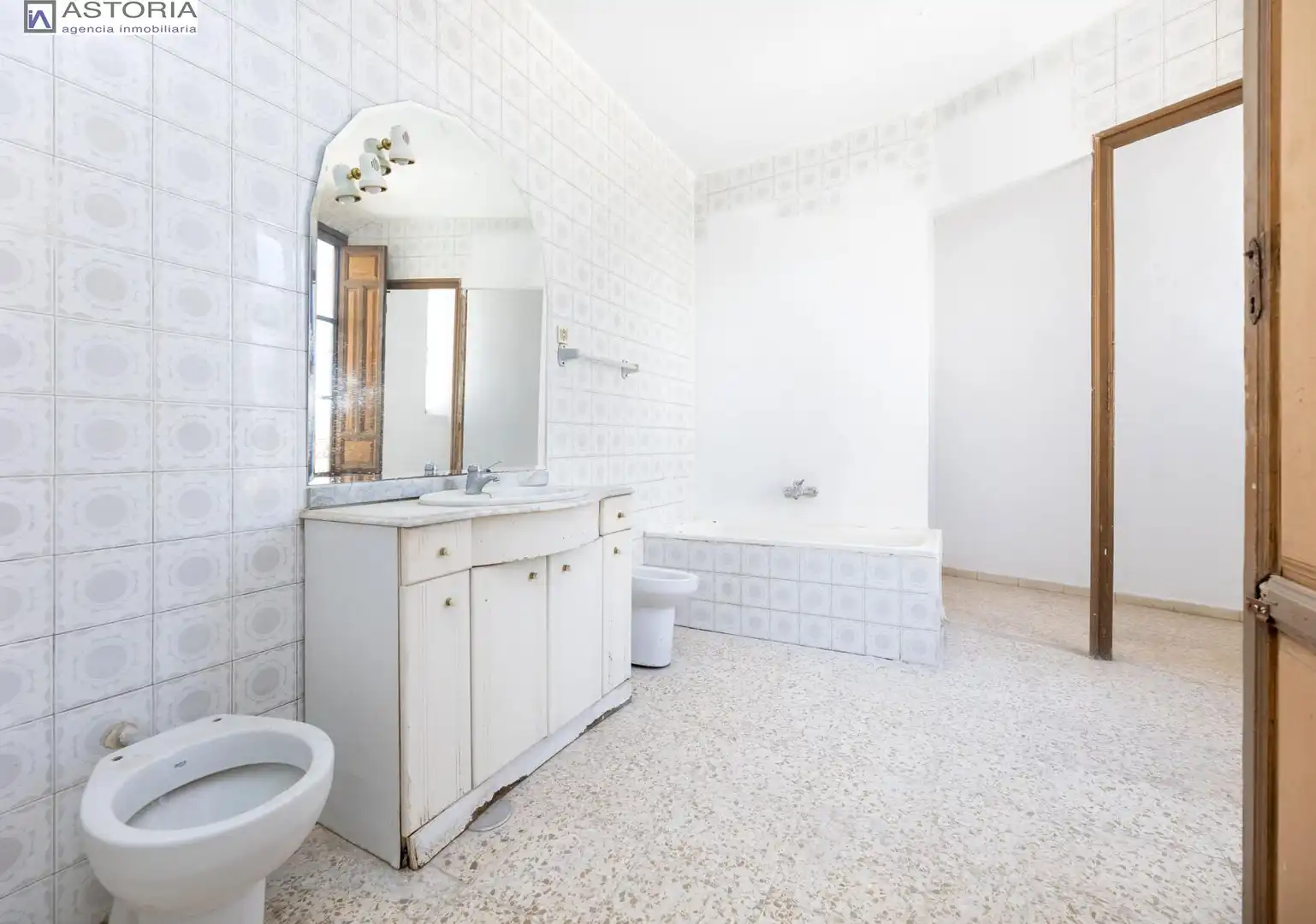Baño de Ático en venta en Granada con Balcón