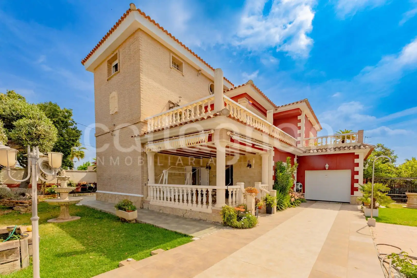 Vista exterior de Casa o xalet en venda en La Pobla de Vallbona amb Aire condicionat, Calefacció i Jardí privat