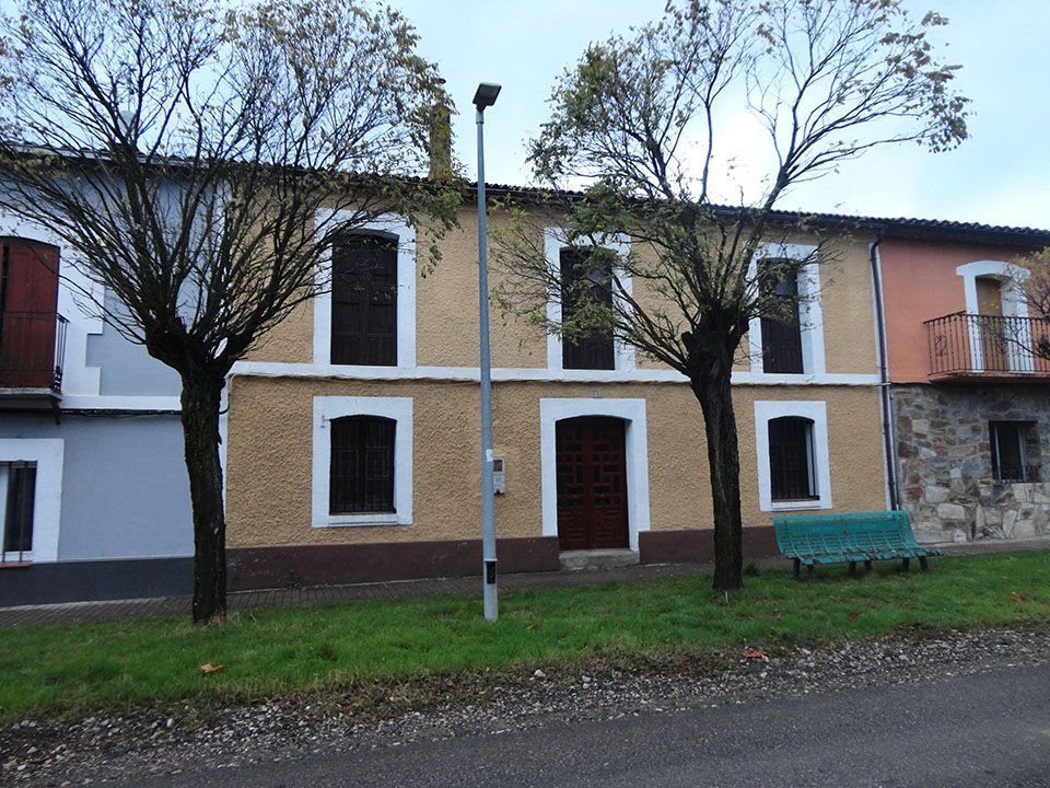 Vista exterior de Casa o xalet en venda en Hontoria del Pinar amb Calefacció