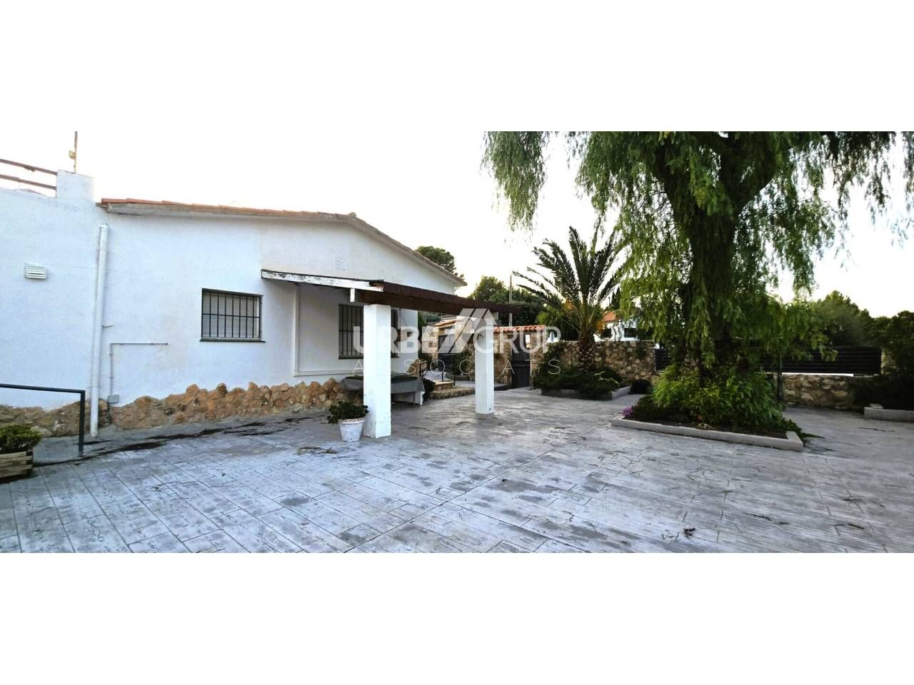 Vista exterior de Casa o xalet en venda en Creixell amb Aire condicionat, Jardí privat i Piscina