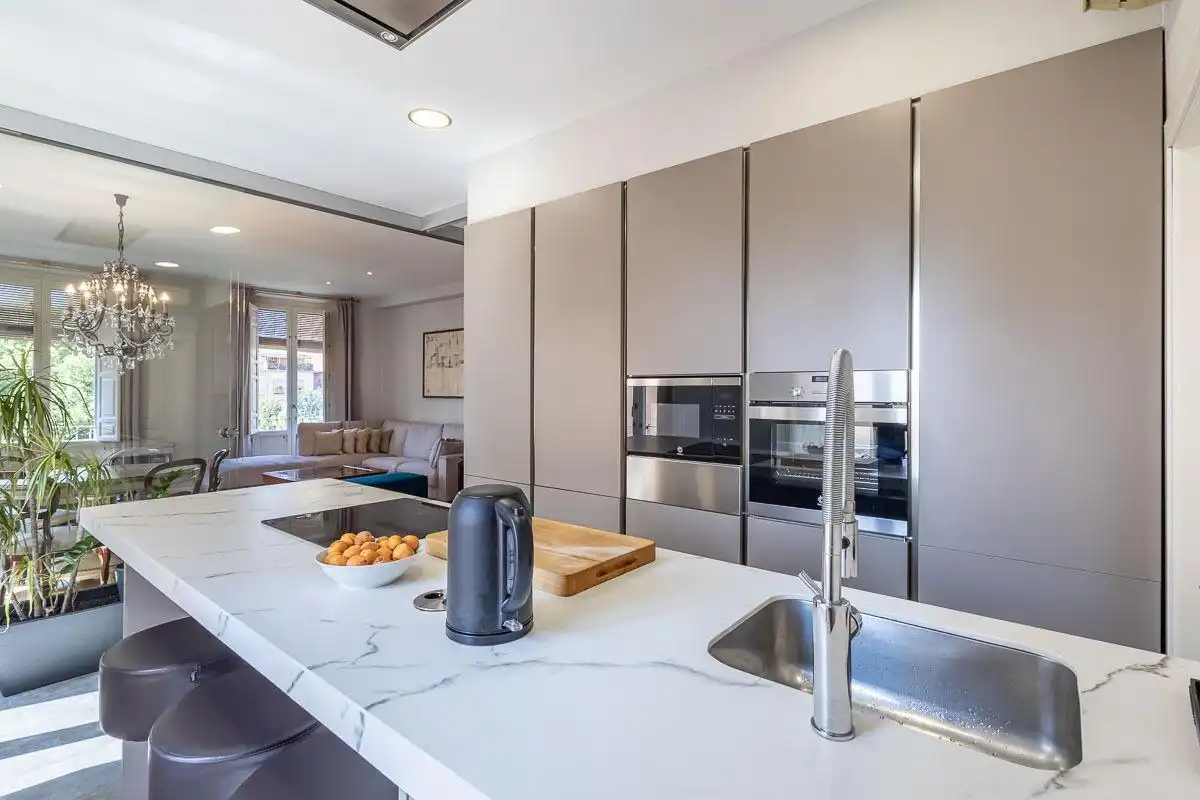 Cuina de Dúplex en venda en Granada amb Aire condicionat i Terrassa