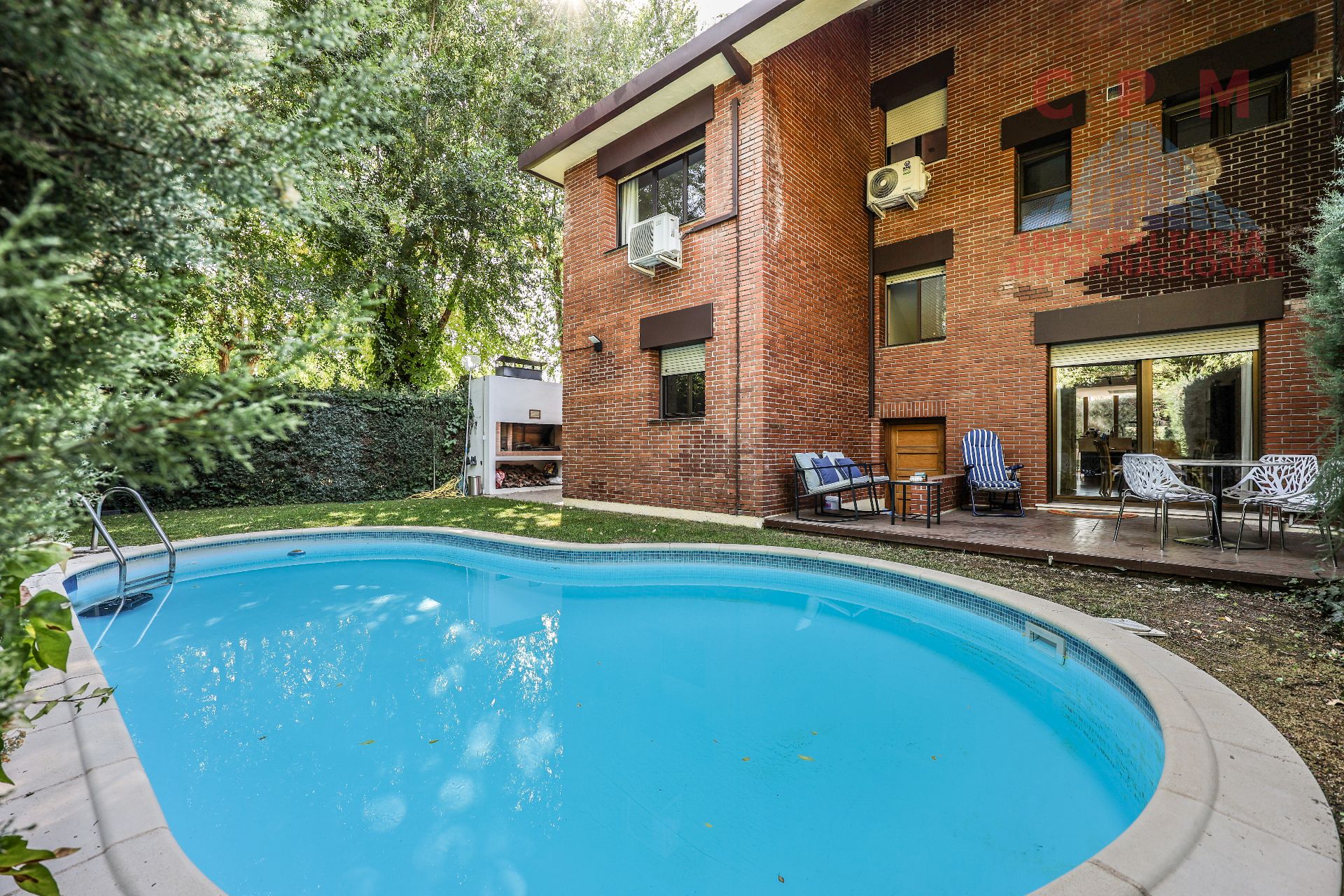 Piscina de Casa adosada de alquiler en Pozuelo de Alarcón con Aire acondicionado, Calefacción y Jardín privado