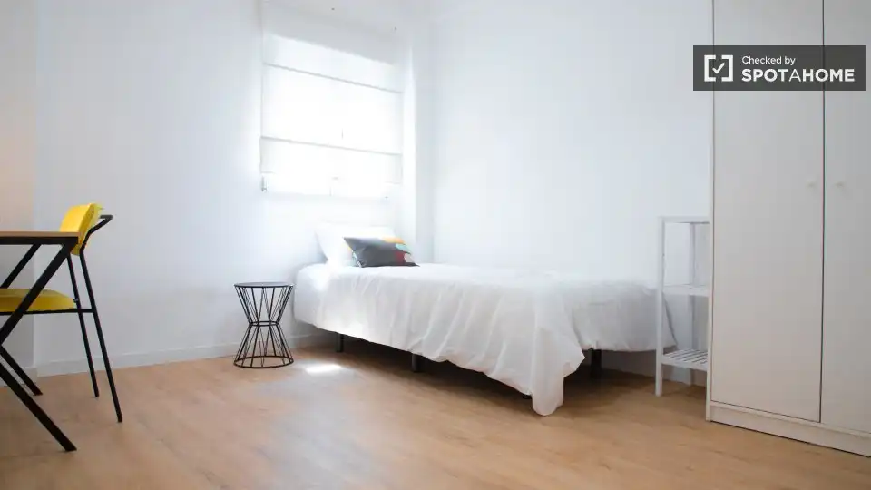 Room in Juan de la Cierva