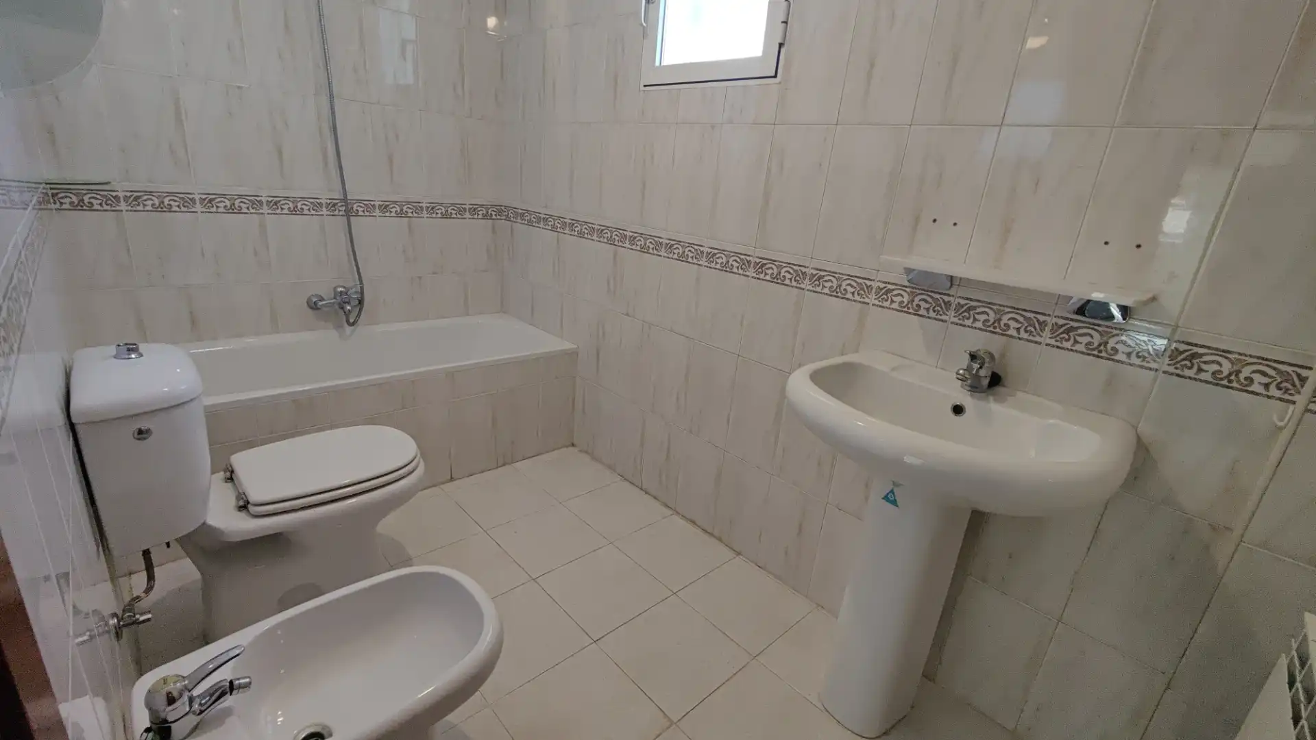 Baño de Casa adosada en venta en Huétor Vega con Calefacción, Jardín privado y Piscina
