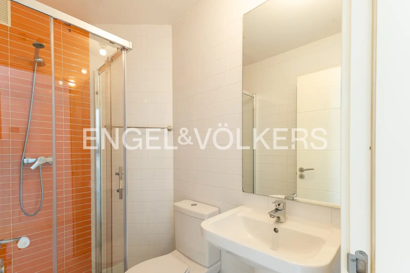 Baño de Piso en venta en Madrid con Aire acondicionado, Calefacción y Piscina