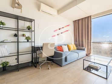 Flat with balcony to rent in C. de Carretas