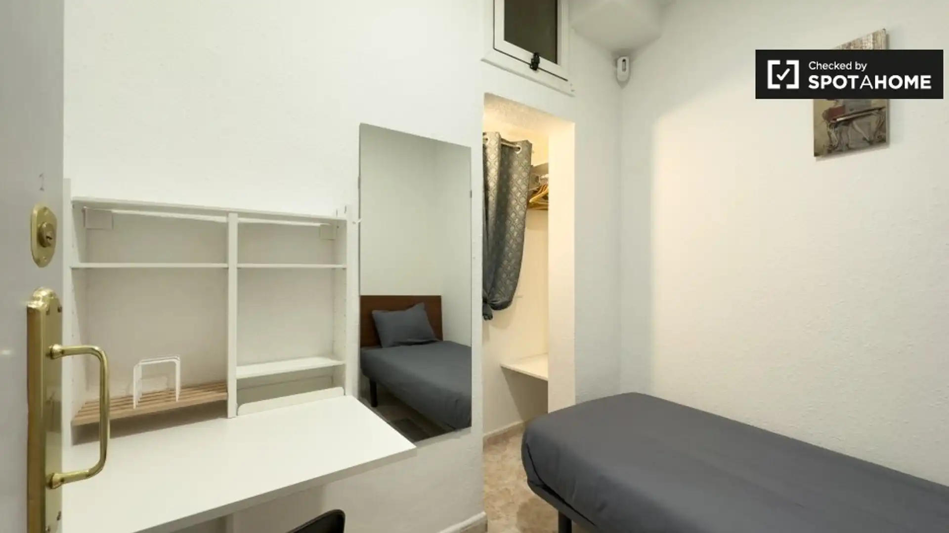 Room in Sant Pere, Sta. Caterina i la Ribera