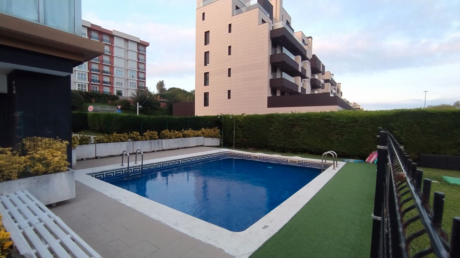 Piscina de Planta baja en venta en Santander con Aire acondicionado, Calefacción y Jardín privado