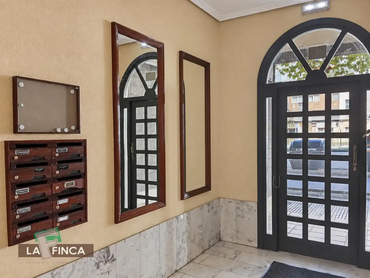 Pis en venda en Gijón  amb Calefacció, Parquet i Moblat