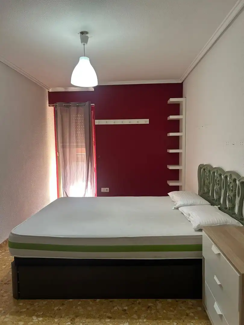 Habitación de Piso de alquiler en Valencia con Trastero y Amueblado