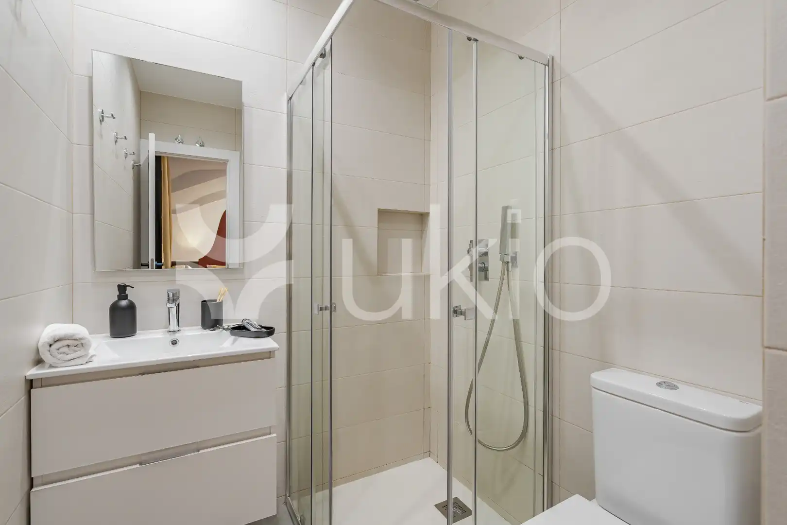 Bany de Apartament de lloguer en Madrid amb Calefacció, Moblat i Forn