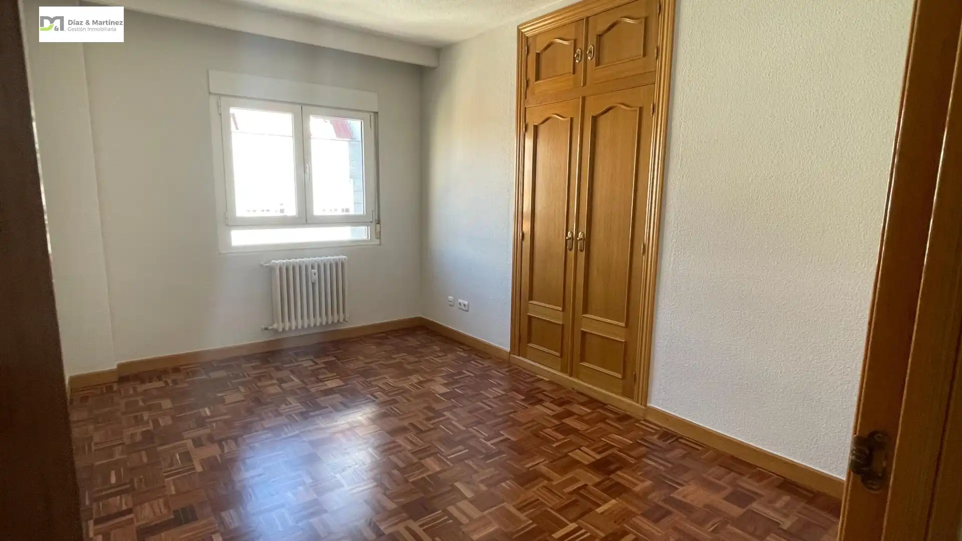 Habitación de Piso en venta en León Capital  con Calefacción, Parquet y Terraza