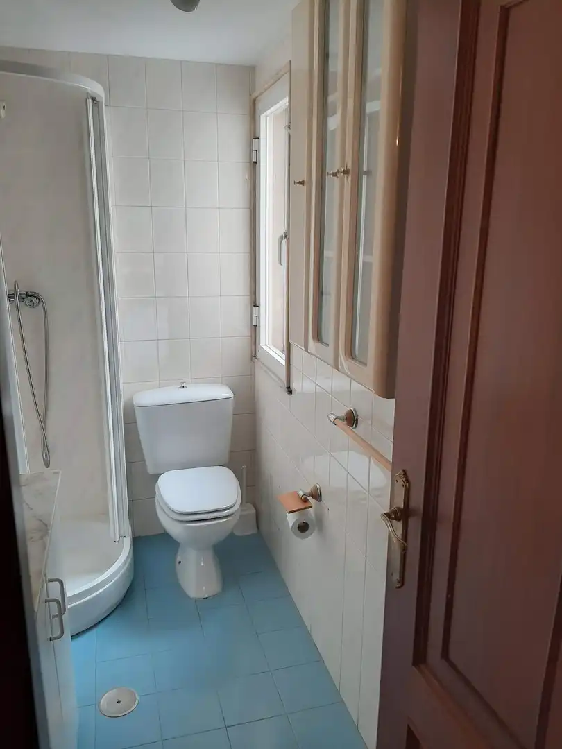 Baño de Dúplex en venta en Oleiros con Calefacción, Parquet y Terraza