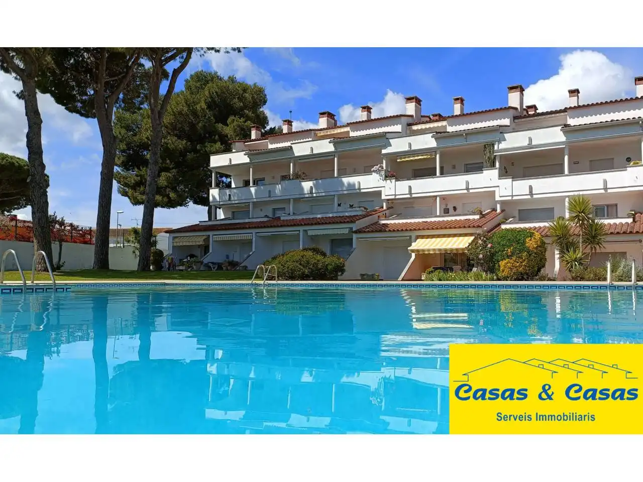 Piscina de Pis en venda en L'Escala amb Terrassa, Moblat i Piscina comunitària
