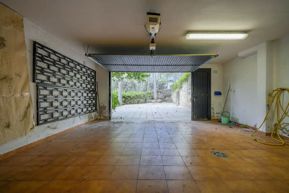 Aparcament de Casa o xalet en venda en Abantos - Carmelitas