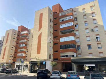 Pis amb ascensor en venda a Sur - PAU 4