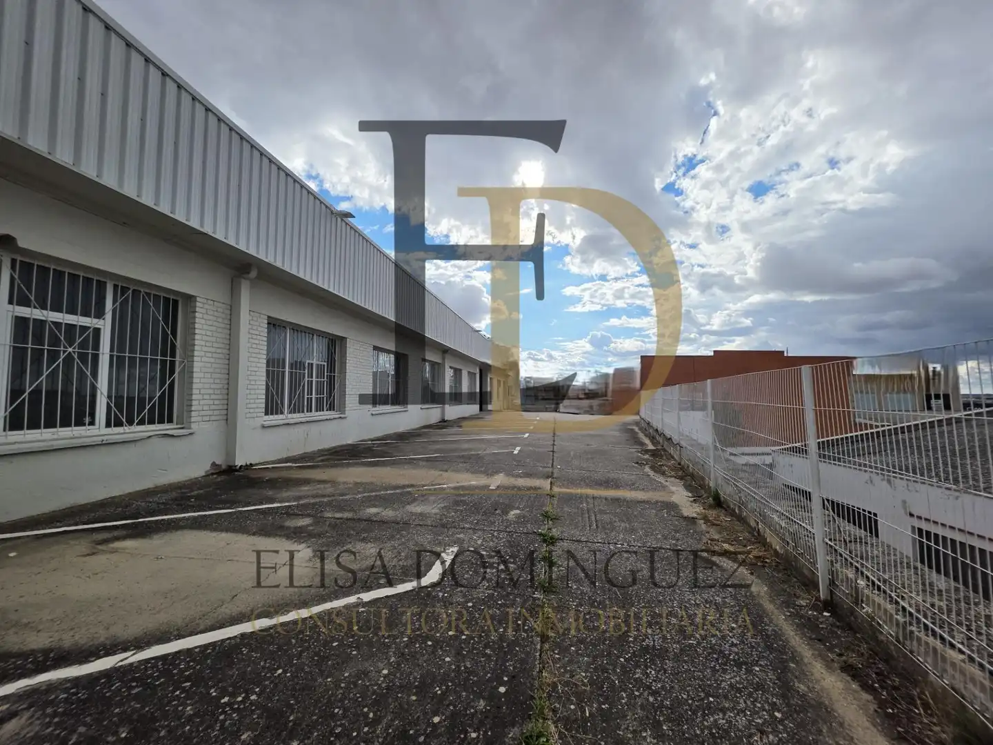 Außenansicht von Fabrikhallen zur Miete in Villares de la Reina, Salamanca