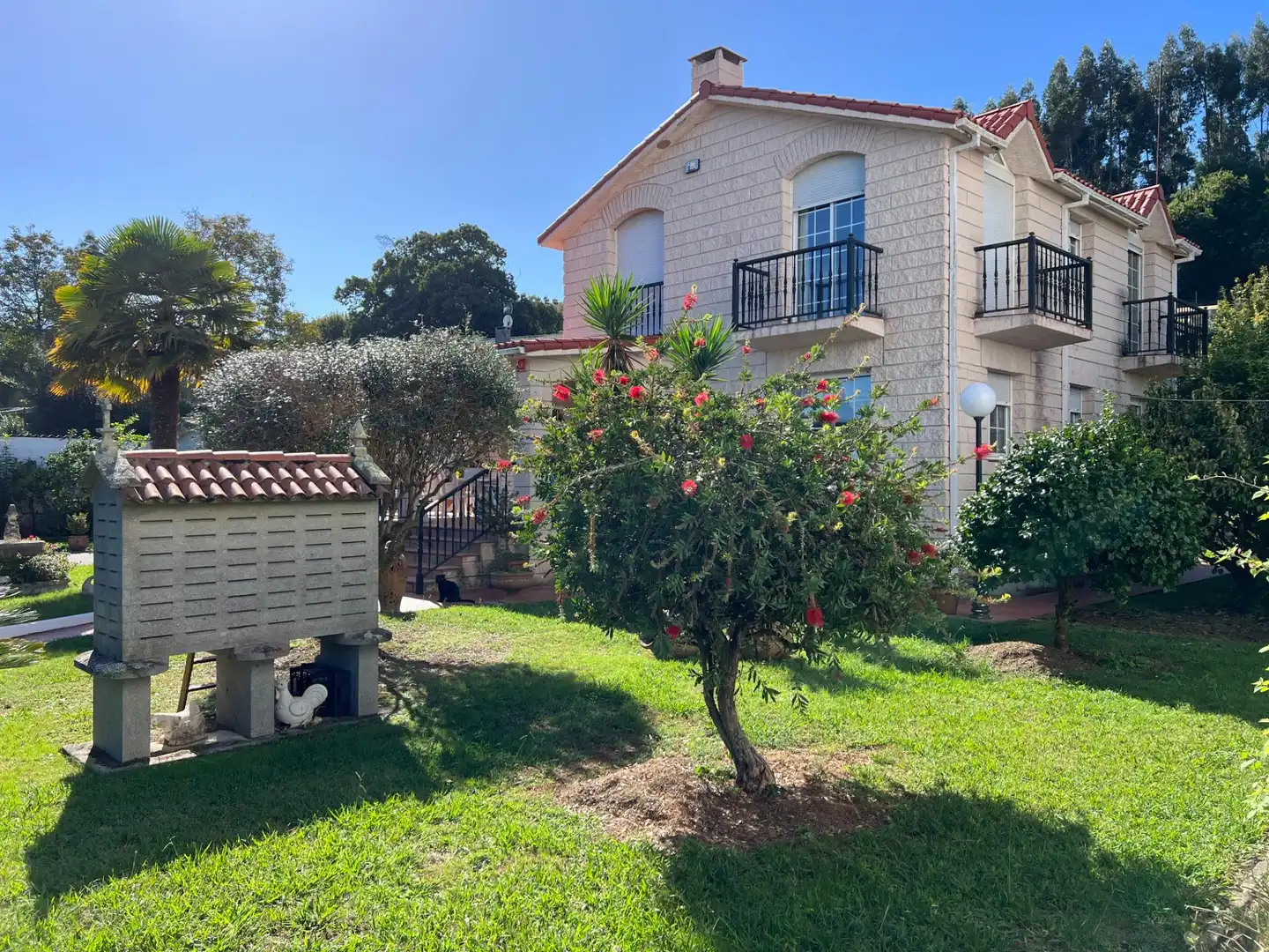 Exterior view of Houses for sale in Bergondo, A Coruña