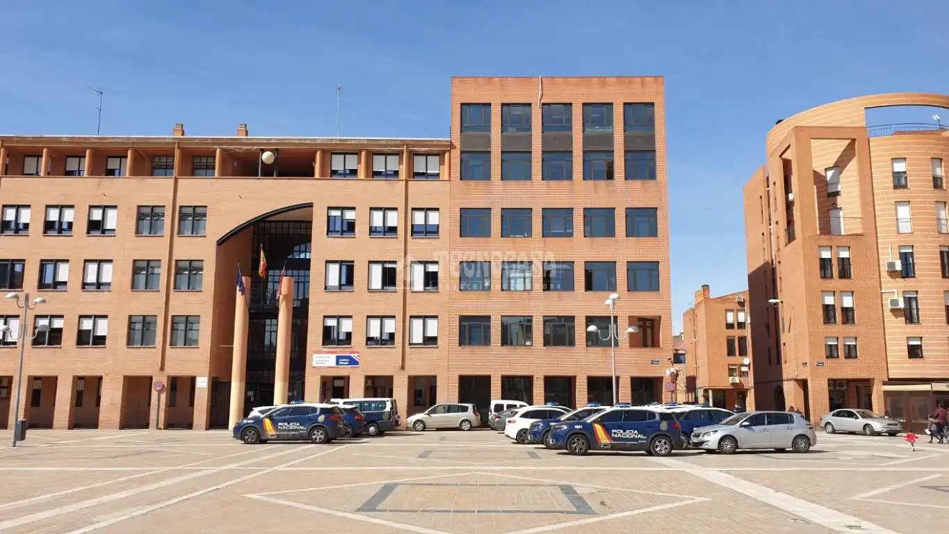 Piso en venta en Valdeacederas
