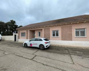 Vista exterior de Casa o xalet en venda en Pedrajas de San Esteban amb Aire condicionat, Calefacció i Jardí privat