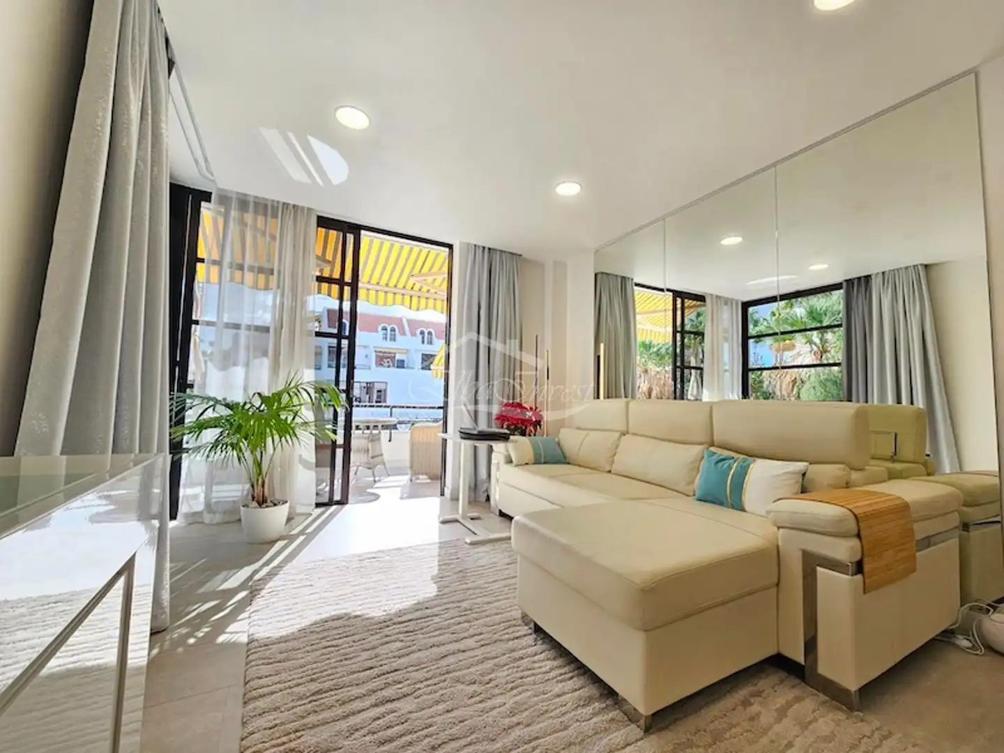 Sala de estar de Piso en venta en Arona con Aire acondicionado, Terraza y Piscina
