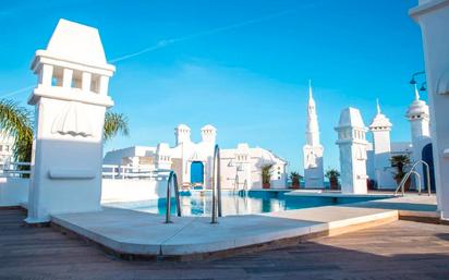 Piscina de Apartament en venda en Benalmádena amb Aire condicionat, Calefacció i Moblat