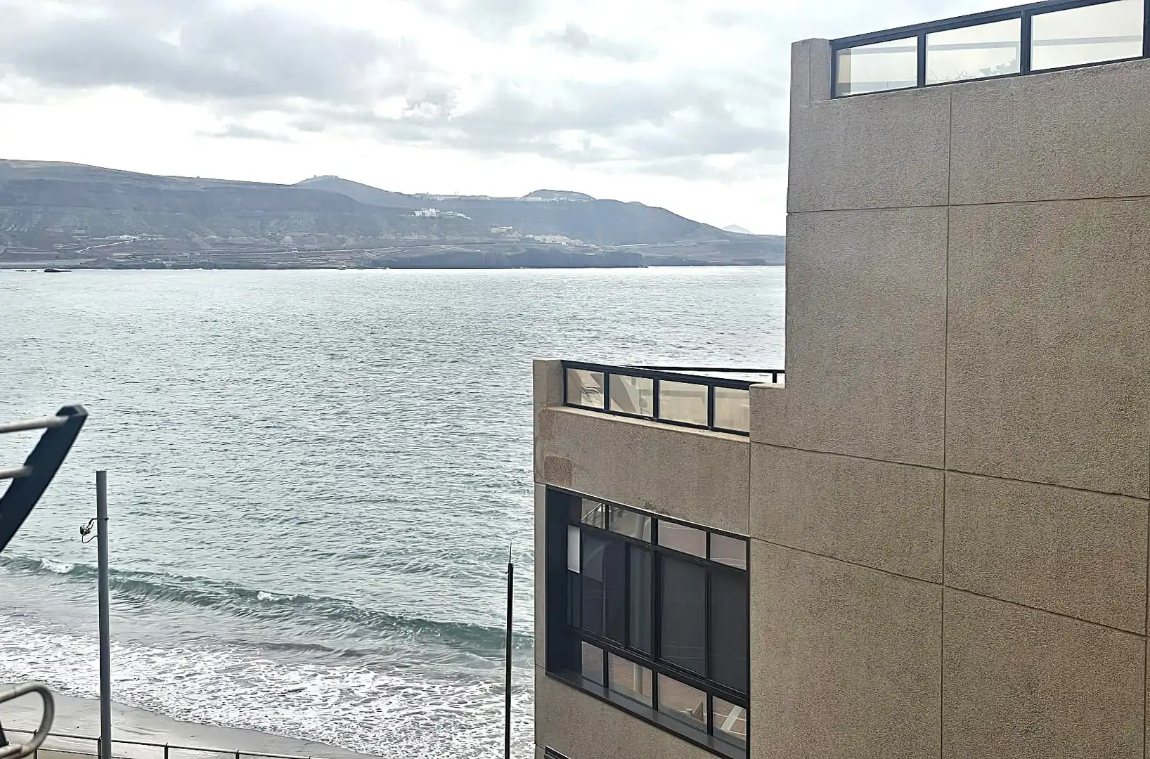 Vista exterior de Apartament en venda en Las Palmas de Gran Canaria amb Moblat