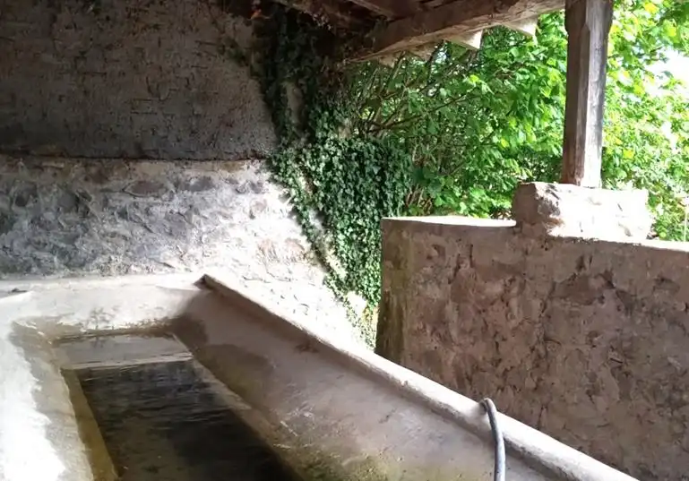 Garten von Einfamilien-Reihenhaus zum Verkauf in Ponga mit Klimaanlage, Heizung und Möbliert