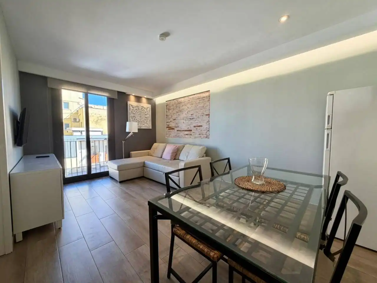 Living room of Flat for rent in  Barcelona Capital  with Air Conditioner, Heating and Parquet flooring
