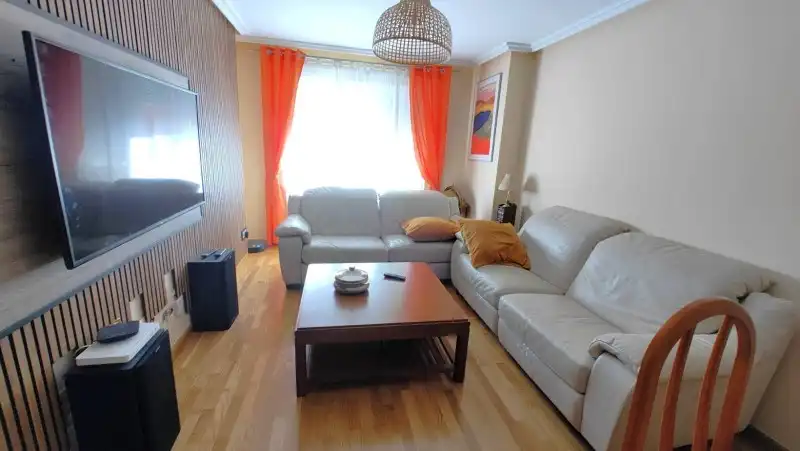 Sala de estar de Piso en venta en San Andrés del Rabanedo con Calefacción, Jardín privado y Parquet
