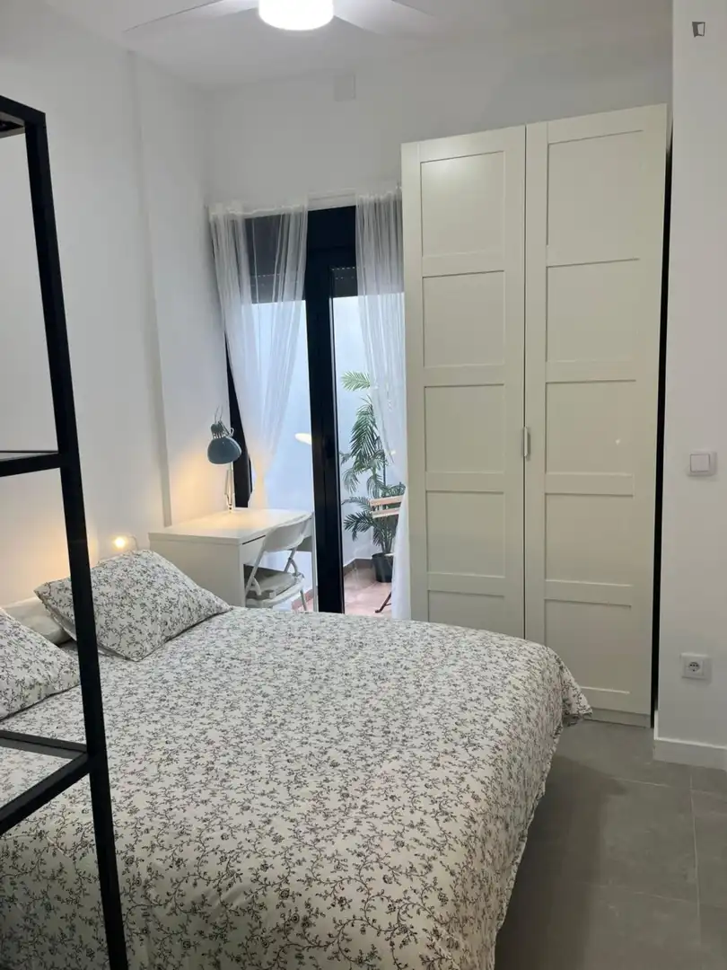Dormitori de Apartament de lloguer en Valencia amb Aire condicionat, Moblat i Forn