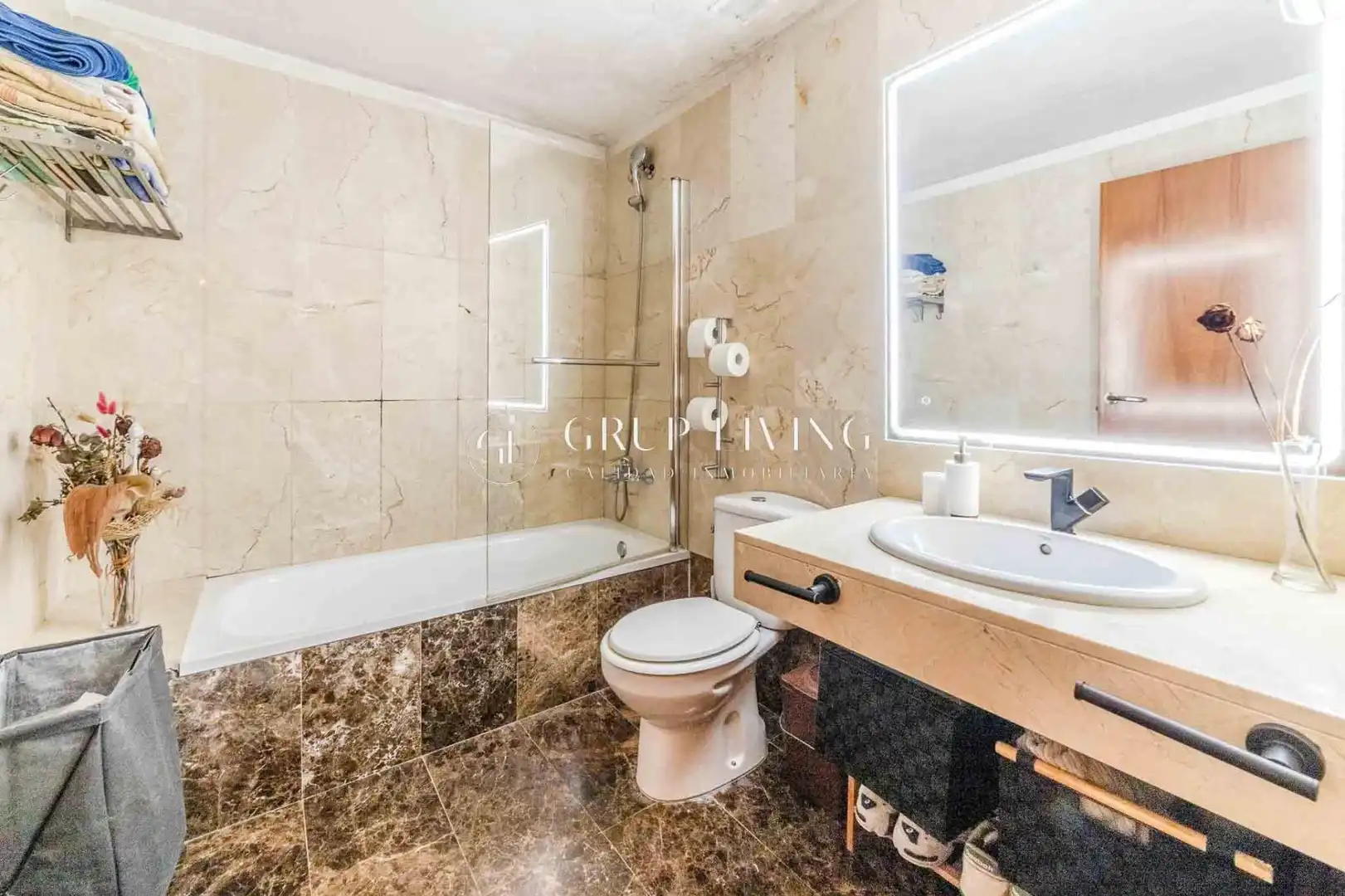 Badezimmer von Wohnung zum Verkauf in Sitges mit Klimaanlage, Heizung und Privatgarten