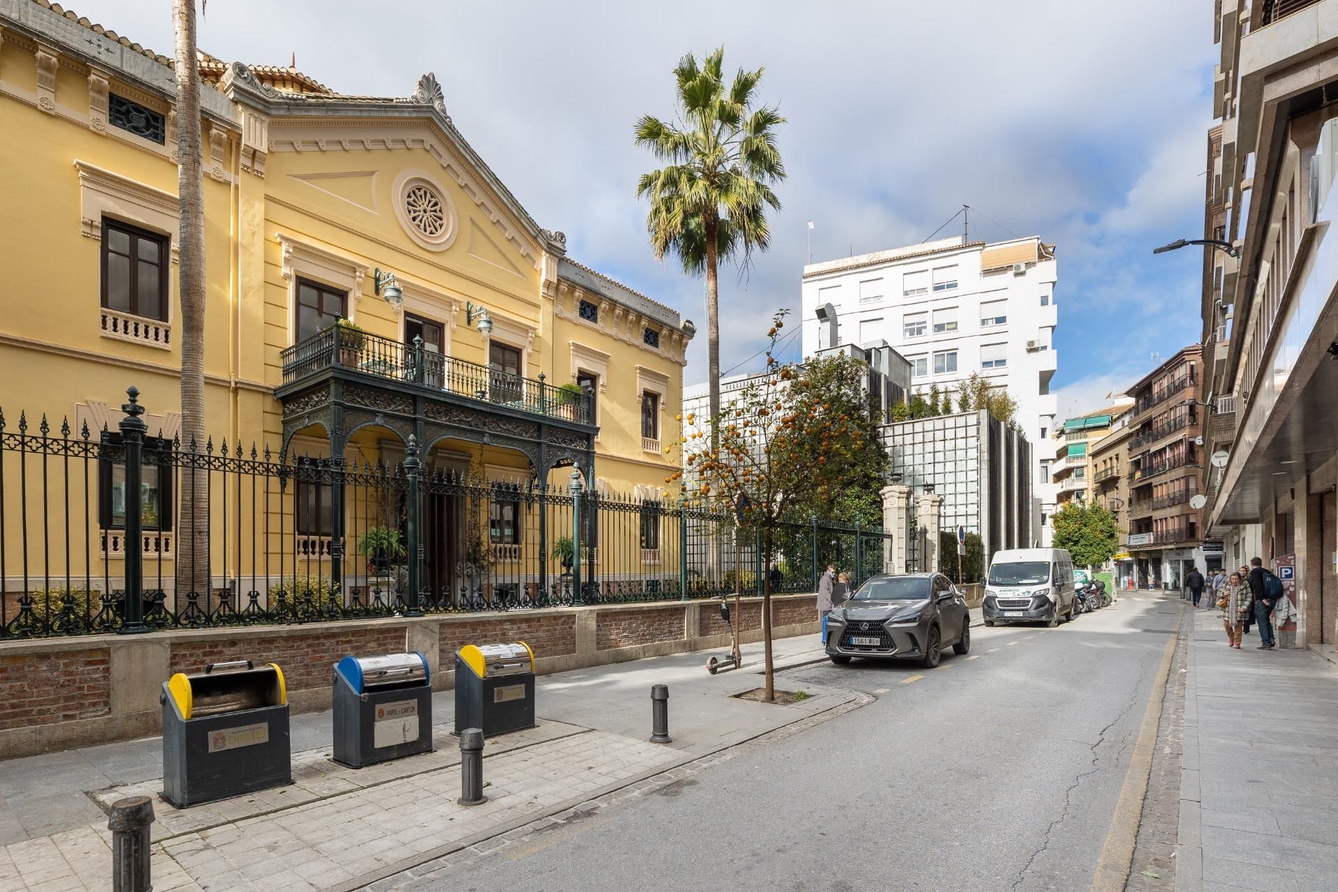 Vista exterior de Pis en venda en  Granada Capital amb Aire condicionat