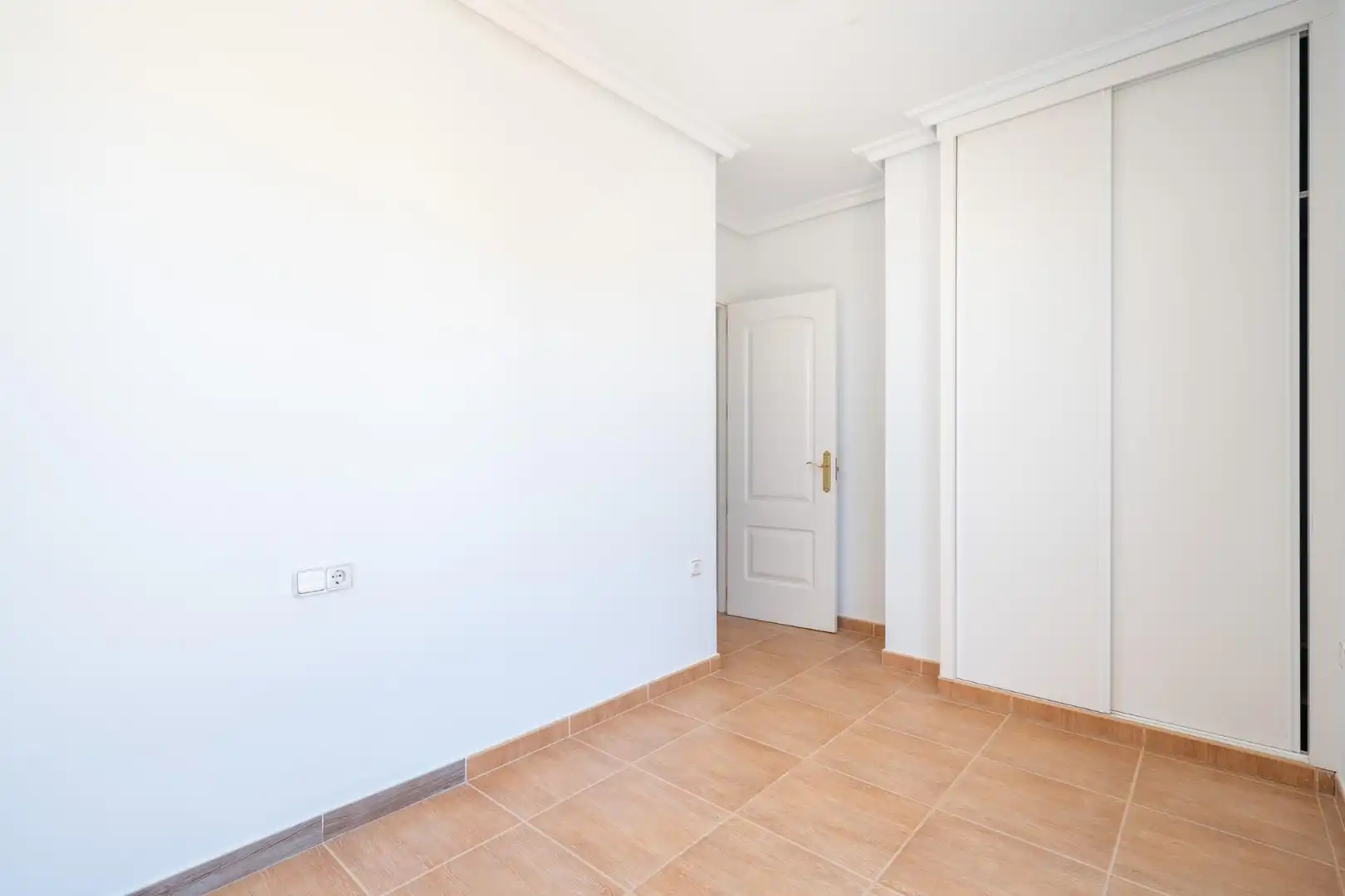 Habitación de Ático de alquiler en Almería con Aire acondicionado, Calefacción y Jardín privado