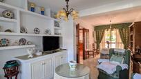 Sala d'estar de Casa adosada en venda en Rincón de la Victoria amb Terrassa i Traster