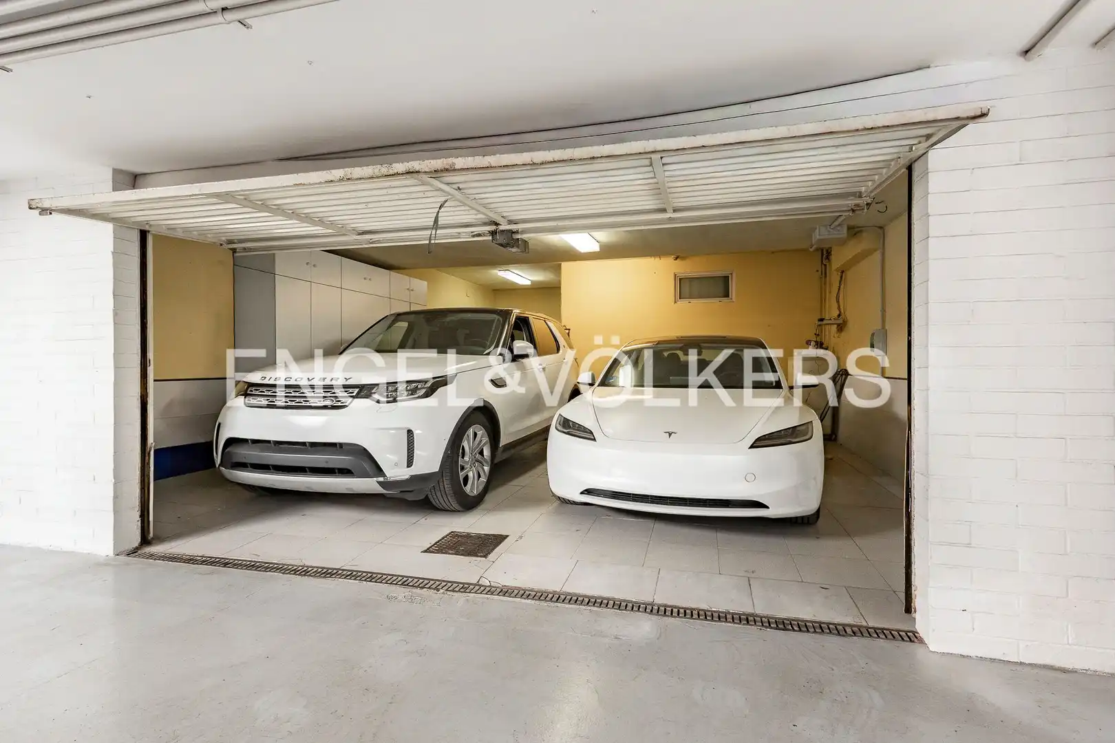Parking de Casa o chalet en venta en Esplugues de Llobregat con Aire acondicionado, Calefacción y Jardín privado