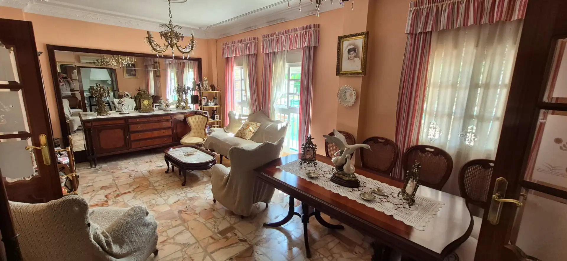Sala de estar de Casa o chalet en venta en Carmona con Aire acondicionado, Calefacción y Jardín privado